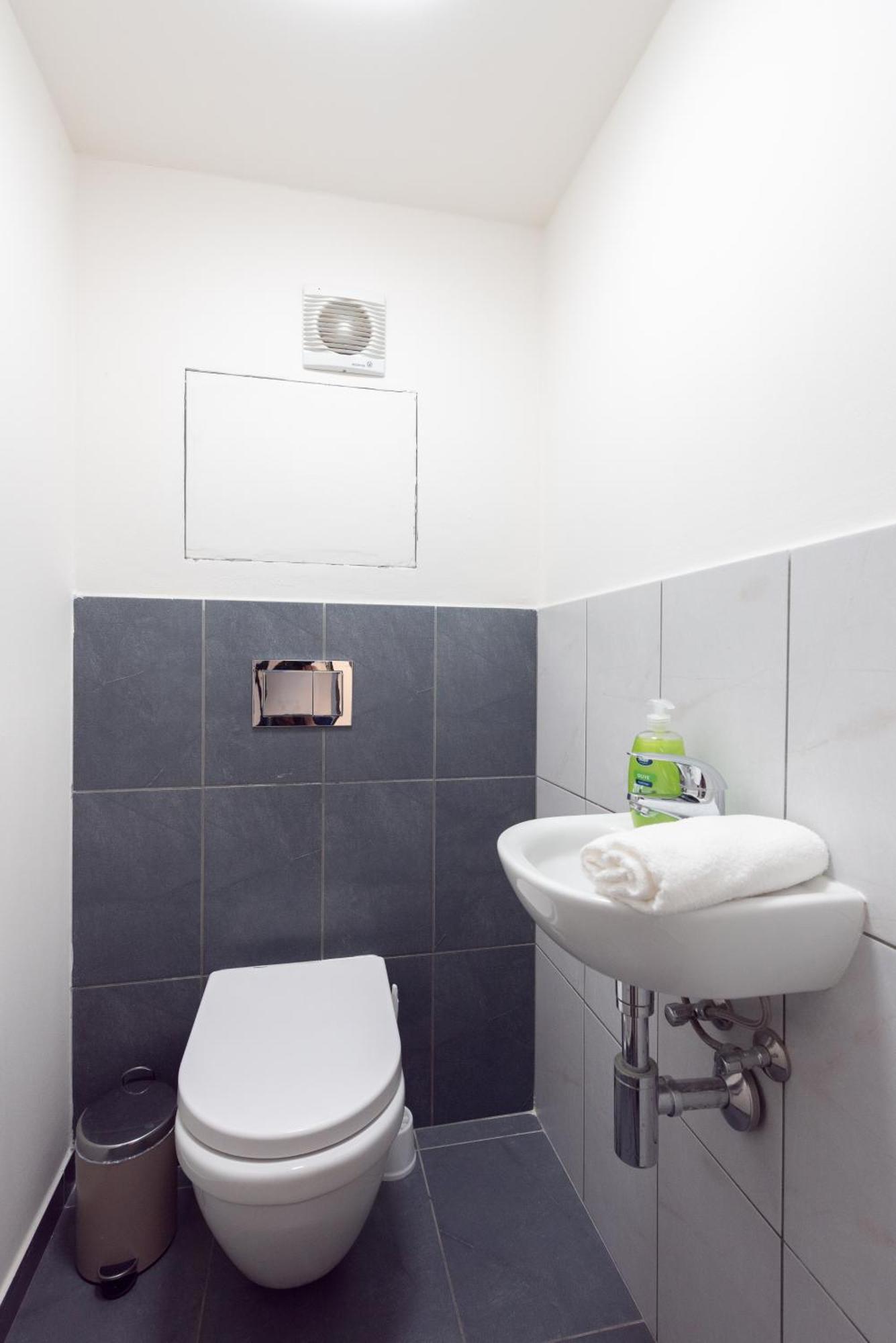 Lejlighed Spacious Near Karlin Square Prag